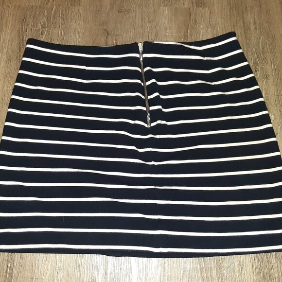 Banana Republic Skirt * Navy Blue w/White Stripes * Sz 14 EUC * T-Shirt Fabric - Picture 9 of 10